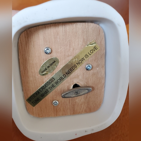 Vintage Praying Girl Ceramic Bedtime Prayers What The World Needs Now Music Box - Picture 7 of 7